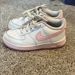 Nike Kids Sneakers in White and Light Pink